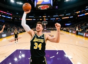 45+11+14+5断！东契奇赛季三杀爵士率湖人关键时刻10战全胜